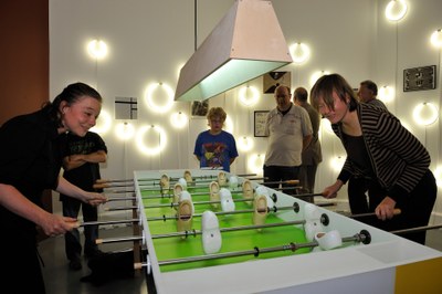 FeetBall Rietveld Table (Klompen Kick Yes-No-Ok)