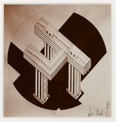 Foto van Lissitzky van zijn ontwerp 'Der Wolkenbügel für Moskau. Fliegerbild (De 'Wolkenbügel' voor Moskou. Luchtbeeld)'