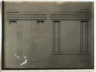 Foto van Lissitzky van zijn ontwerp 'Der Wolkenbügel. Grundriss.  Ansichten gegen Kreml und entgegengesetzt' (De 'Wolkenbügel'. Plattegrond. Zichten op het Kremlin en in tegengestelde richting)