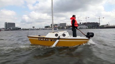 Guppy 13 vs Ocean Wave; a Bas Jan Ader Experience