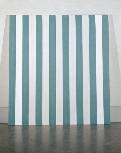 Peinture sur toile. Tissu rayé de bandes blanches et vertes. Les deux bandes blanches extrêmes sont recouvertes de peinture blanche recto et verso