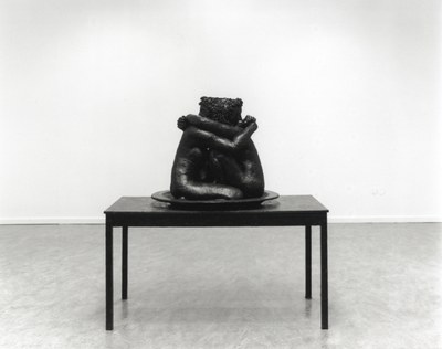 Twee meisjes op tafel