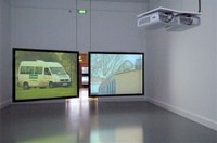 https://mediabank.vanabbemuseum.nl/vam/files/alexandria/publiciteit/zaaloverzichten/2008/triomik/_COX6827.jpg