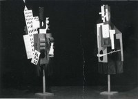 https://mediabank.vanabbemuseum.nl/vam/files/alexandria/publiciteit/zaaloverzichten/1964/beeldend%20experiment/1964_beeldend%20experiment044.jpg