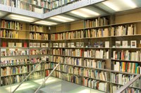 https://mediabank.vanabbemuseum.nl/vam/files/alexandria/publiciteit/zaaloverzichten/2006/carol-robertson/_COX6332.jpg