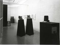 https://mediabank.vanabbemuseum.nl/vam/files/alexandria/publiciteit/zaaloverzichten/1973/nauman/1973_nauman008.jpg