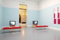 https://mediabank.vanabbemuseum.nl/vam/files/alexandria/publiciteit/zaaloverzichten/2004/een_op_een/0054.jpg