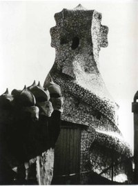 https://mediabank.vanabbemuseum.nl/vam/files/alexandria/publiciteit/zaaloverzichten/1971/gaudi/1971_gaudi004.jpg