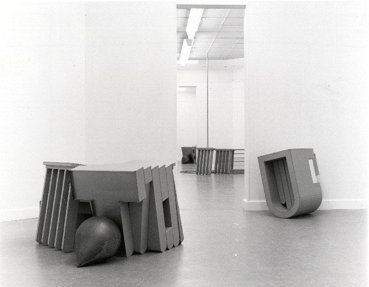 https://mediabank.vanabbemuseum.nl/vam/files/alexandria/publiciteit/zaaloverzichten/1990/klingelholler/1990_klingelholler001.jpg