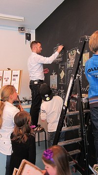 https://mediabank.vanabbemuseum.nl/vam/files/alexandria/publiciteit/zaaloverzichten/2012/het_atelier/Atelier002.jpg