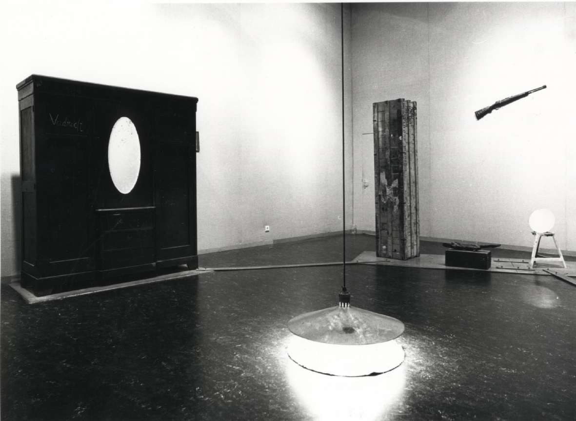 https://mediabank.vanabbemuseum.nl/vam/files/alexandria/publiciteit/zaaloverzichten/1971/beuys_joseph/1971_beuys003.jpg
