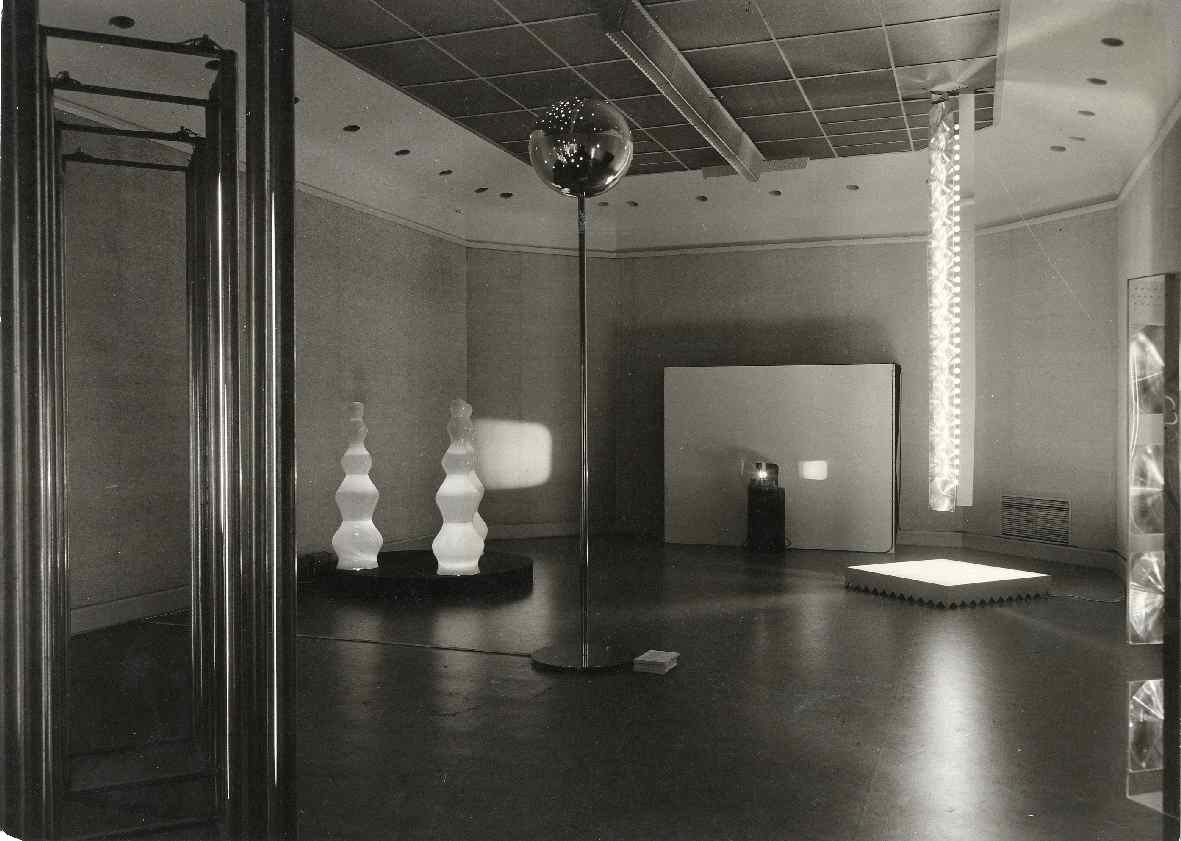 https://mediabank.vanabbemuseum.nl/vam/files/alexandria/publiciteit/zaaloverzichten/1966/kunst-licht-kunst/1966_kunst-licht-kunst002.jpg