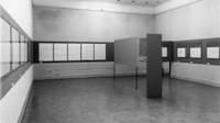 https://mediabank.vanabbemuseum.nl/vam/files/alexandria/publiciteit/zaaloverzichten/1973/tekenkunst/1973_tekenkunst006.jpg