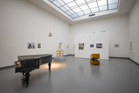 https://mediabank.vanabbemuseum.nl/vam/files/alexandria/publiciteit/zaaloverzichten/2020/newmelancholy/M10P7110.jpg