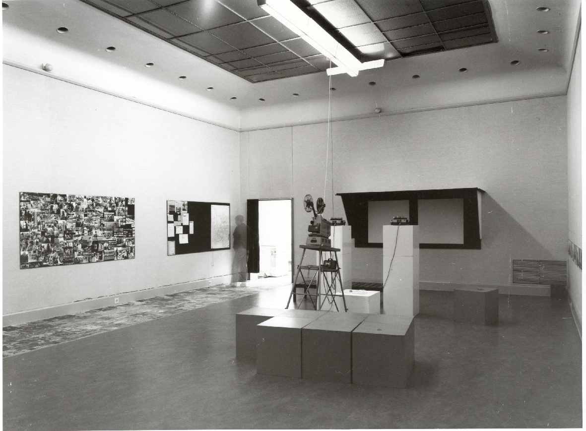 https://mediabank.vanabbemuseum.nl/vam/files/alexandria/publiciteit/zaaloverzichten/1970/tot_lering_vermaak/lering003.jpg