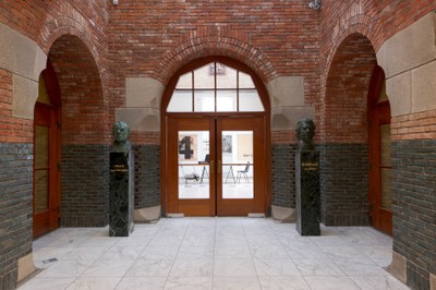 About Two Artists: Rembrandt – Van Dooren