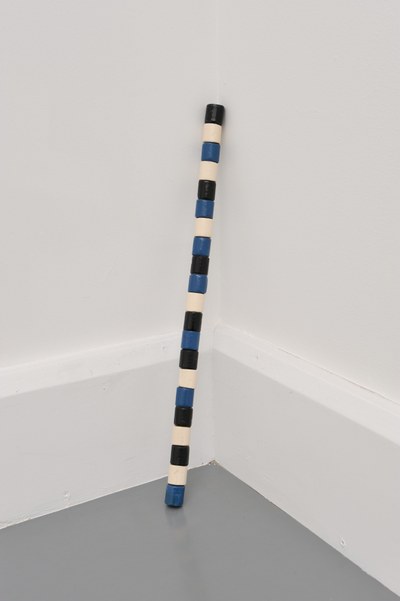 B 12000030 =25= = 16x17= Noir Blanc Bleu