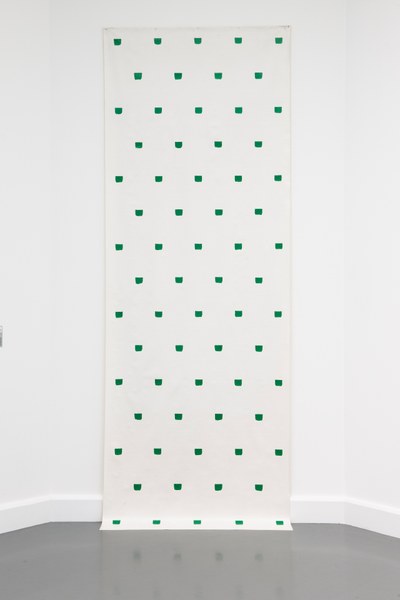 Empreintes de pinceau n° 50 répétées à intervalles réguliers (30 cm)