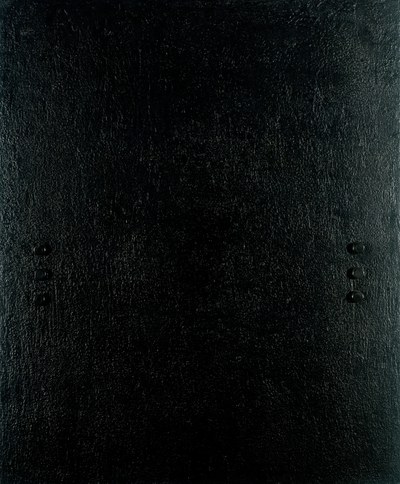 Zwarte bouten op zwart