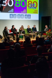 https://mediabank.vanabbemuseum.nl/vam/files/alexandria/publiciteit/zaaloverzichten/2016/80uuropen/SAEYS_vanabbemuseum_scholieren_directeuren_GT5R6395.jpg