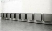 https://mediabank.vanabbemuseum.nl/vam/files/alexandria/publiciteit/zaaloverzichten/1970/judd/1970_judd008.jpg
