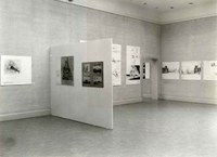 https://mediabank.vanabbemuseum.nl/vam/files/alexandria/publiciteit/zaaloverzichten/1968/scharoun/1968_scharoun002.jpg