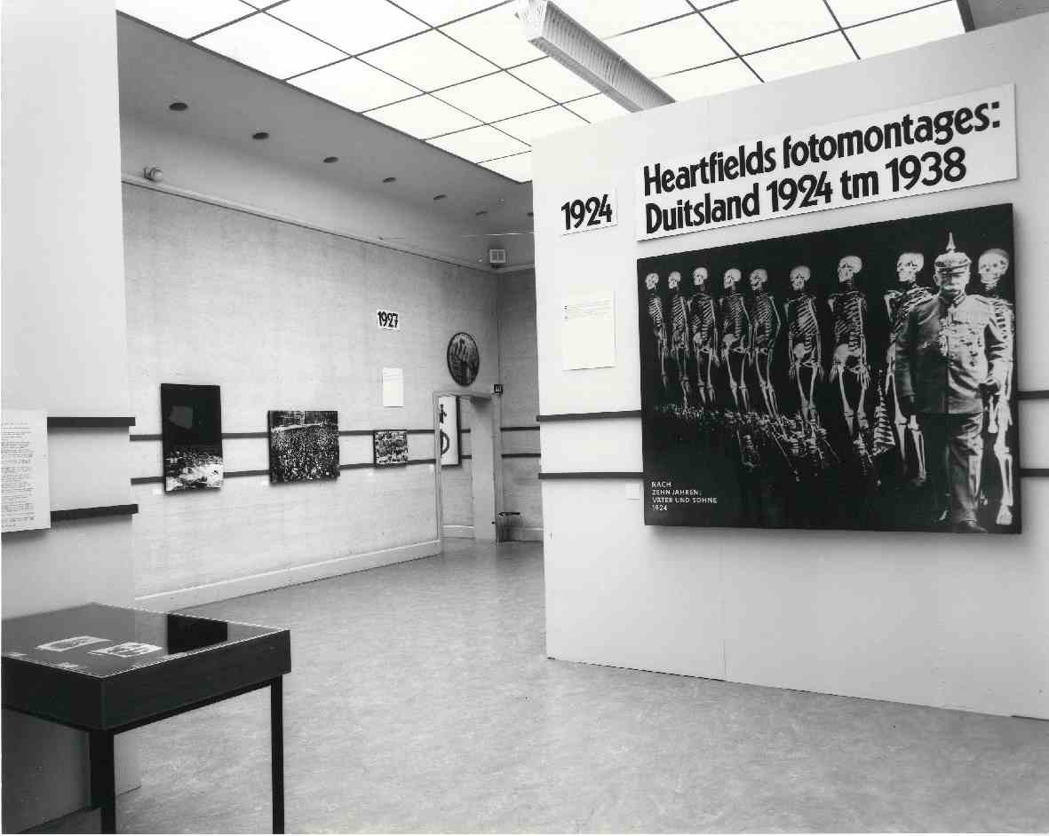 https://mediabank.vanabbemuseum.nl/vam/files/alexandria/publiciteit/zaaloverzichten/1975/heartfield/1975_heartfield004.jpg