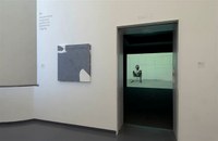 https://mediabank.vanabbemuseum.nl/vam/files/alexandria/publiciteit/zaaloverzichten/2004/sarmento/DSC_1587.jpg