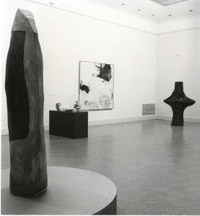 https://mediabank.vanabbemuseum.nl/vam/files/alexandria/publiciteit/zaaloverzichten/1970/kompasIV/1970_kompasIV_zaal018.jpg