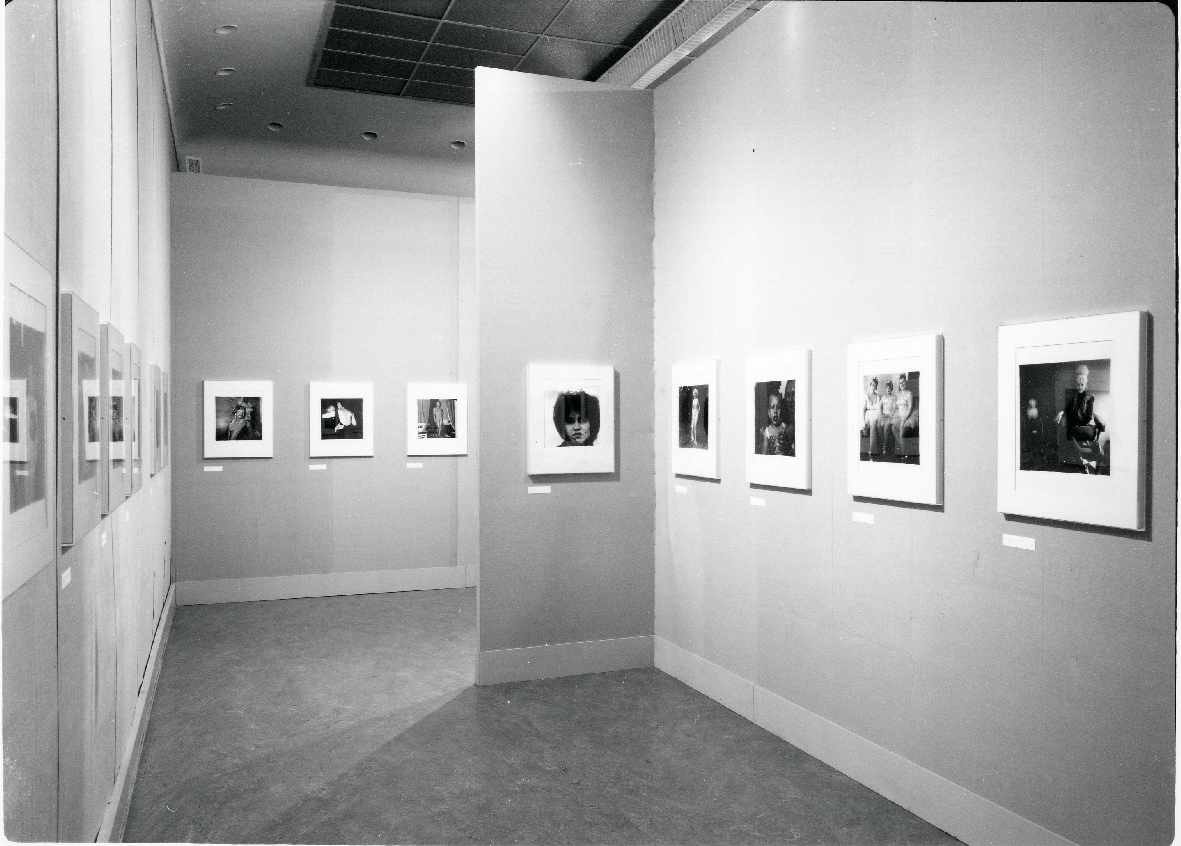 https://mediabank.vanabbemuseum.nl/vam/files/alexandria/publiciteit/zaaloverzichten/1975/konfrontatie3/1975_konfrontatie3_001.jpg