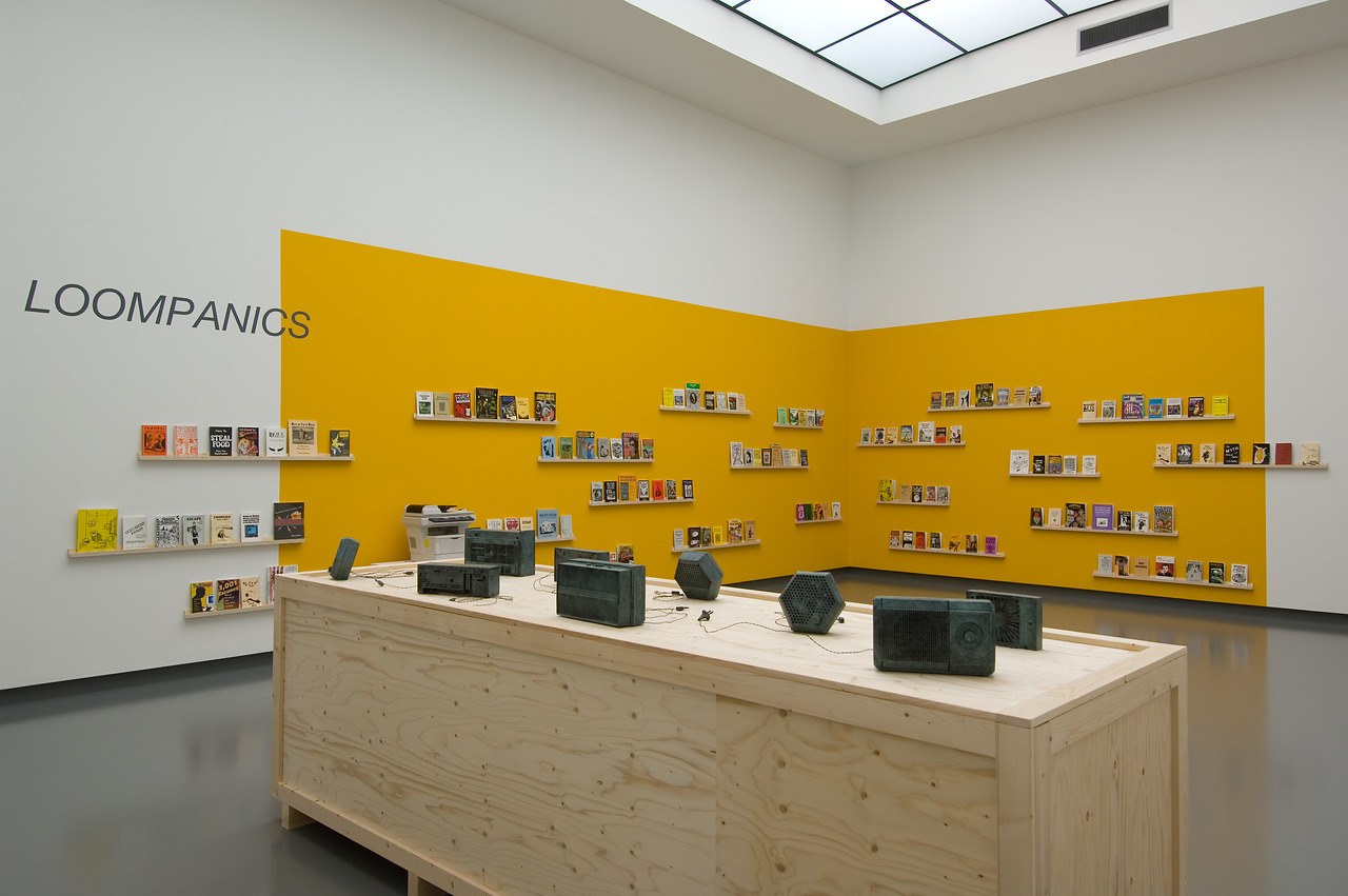 https://mediabank.vanabbemuseum.nl/vam/files/alexandria/publiciteit/zaaloverzichten/2007/plugin28/_COX2891.jpg