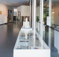 https://mediabank.vanabbemuseum.nl/vam/files/alexandria/publiciteit/zaaloverzichten/2017/vanabbeendestijl/_DSC0461.jpg