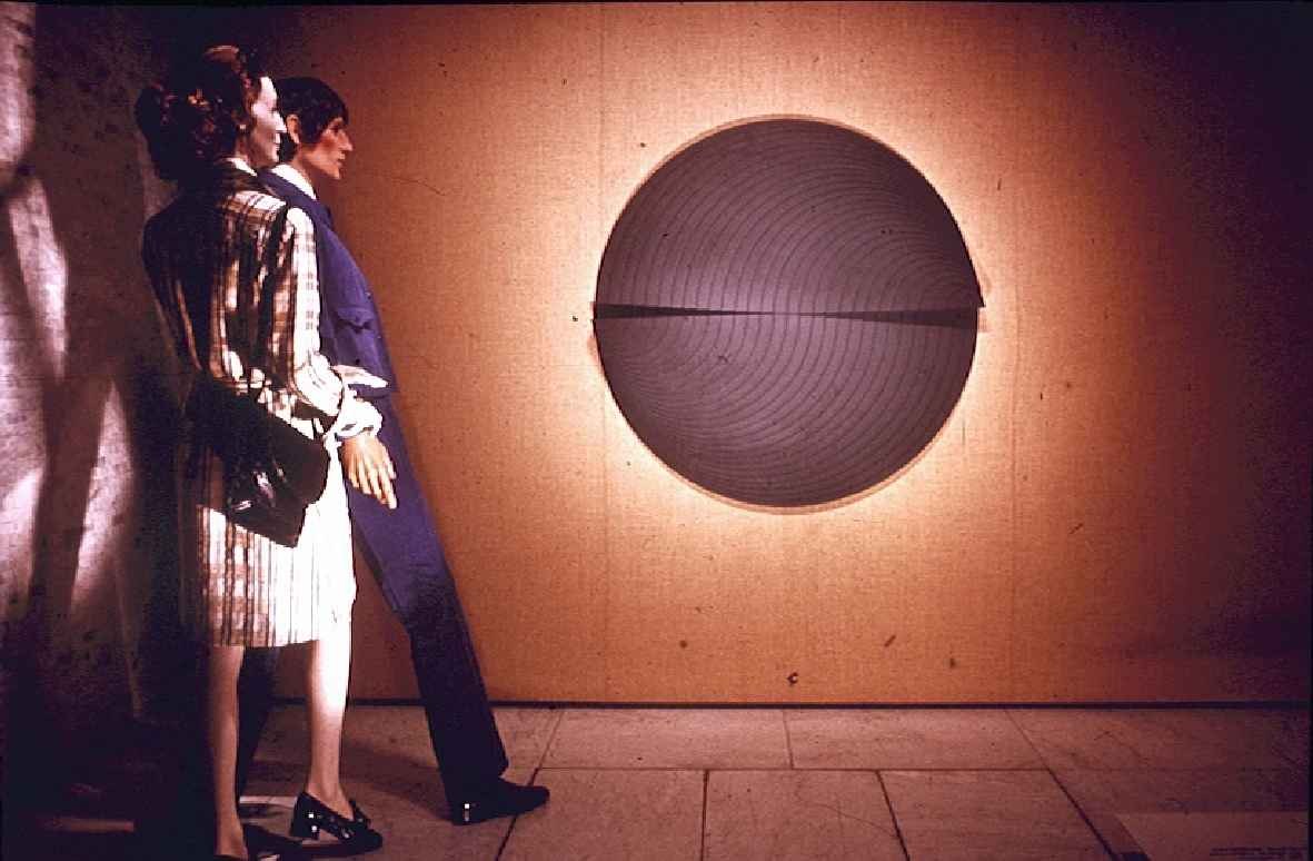 https://mediabank.vanabbemuseum.nl/vam/files/alexandria/dia-archief/1973/bijenkorf/bijenkorf 019.jpg