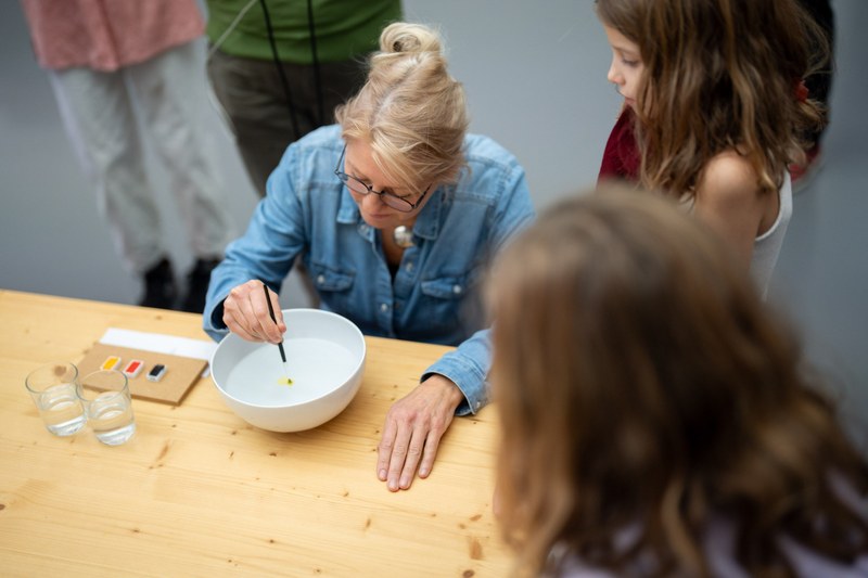 Waterritueel workshop: L’Atelier d’aquarelle dans l’eau van Sarkis