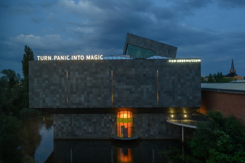 Buiten: Turn Panic into Magic